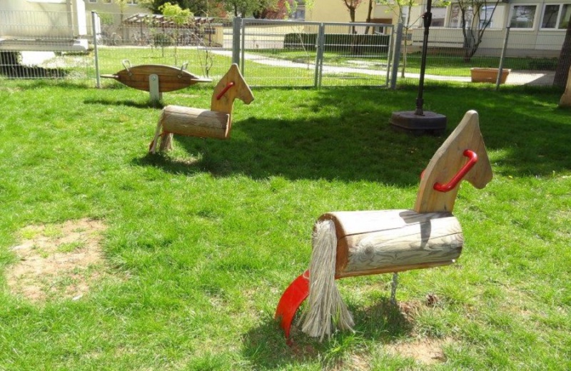 Richter_Schwingpferd_Wippchen_fuer_die_ganz_Kleinen