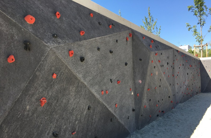 Muenchen_Heckenstallerpark_x-move_polygonale_Kletterwand-1