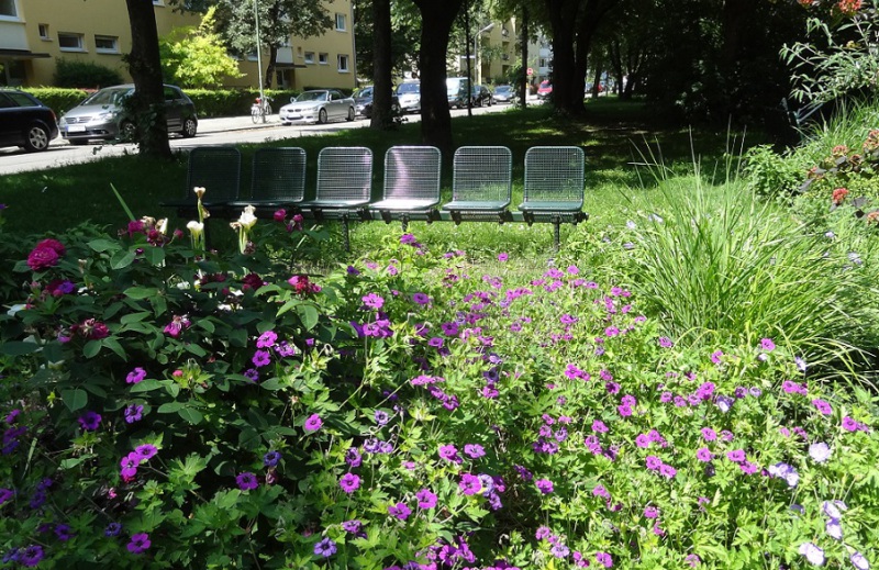 Erlau_Allegro_Sitzgruppe_im_oeffentlichen_Park_Muenchen-1