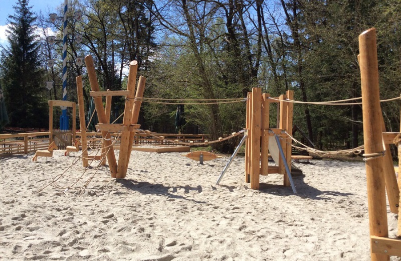 Richter_Referenz_fertiger_Spielplatz_am_Biergarten_Waldheim57