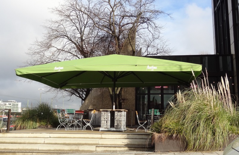 Caravita_Sonnenschirm_Terrasse_Guatemuc-1