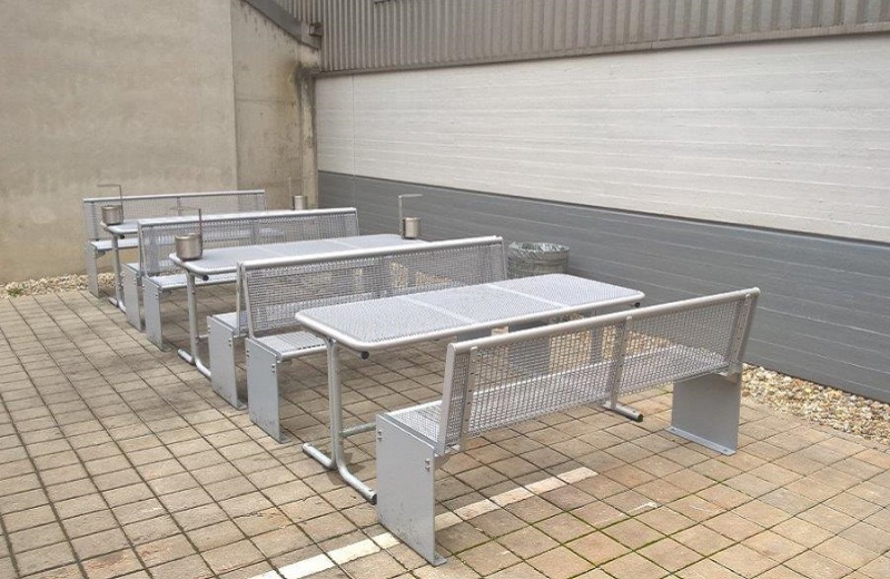 ERLAU_Bank_Tisch_Quadri_Style_Drahtgitter_weissaluminium-3