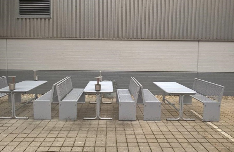 ERLAU_Bank_Tisch_Quadri_Style_Drahtgitter_weissaluminium-4