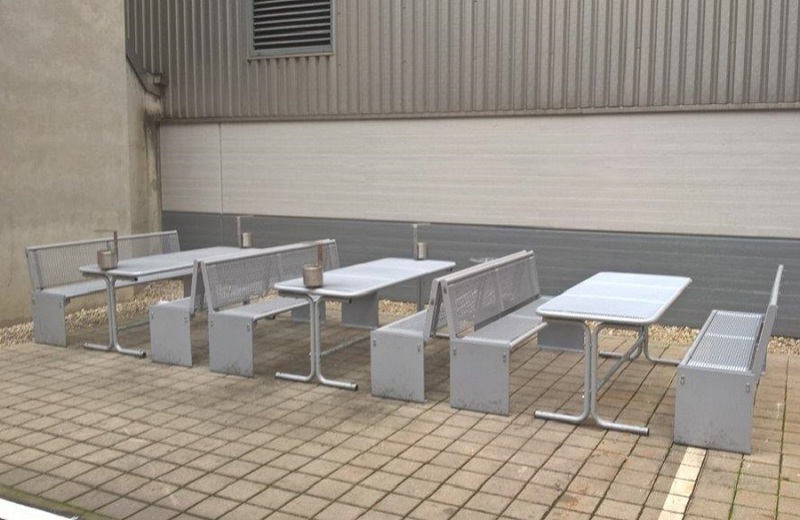 ERLAU_Bank_Tisch_Quadri_Style_Drahtgitter_weissaluminium-5