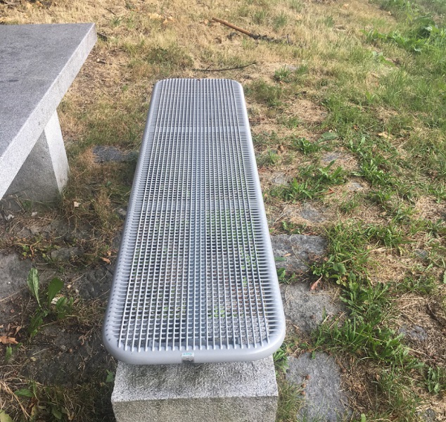 Rastplatz_Erlau_Umruestsets_Drahtgitter_auf_Betonfuss-2