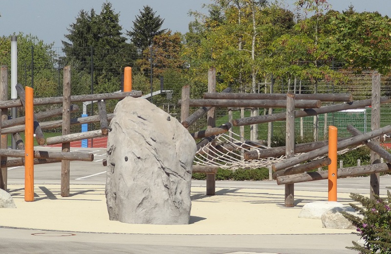 x-move_Grundschule_München_Kletterfels