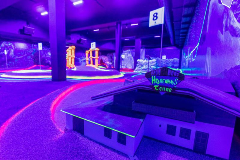 Black-Light-Golf-1