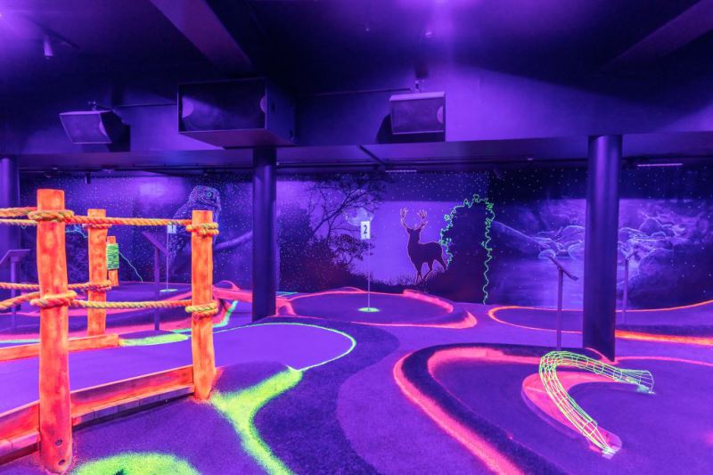 Black-Light-Golf-2