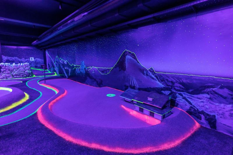 Black-Light-Golf-7