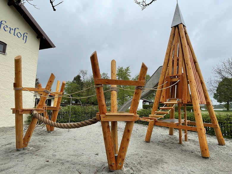 HPW_Montage__Richter_Pyramidenturm_Gut_Keferloh2