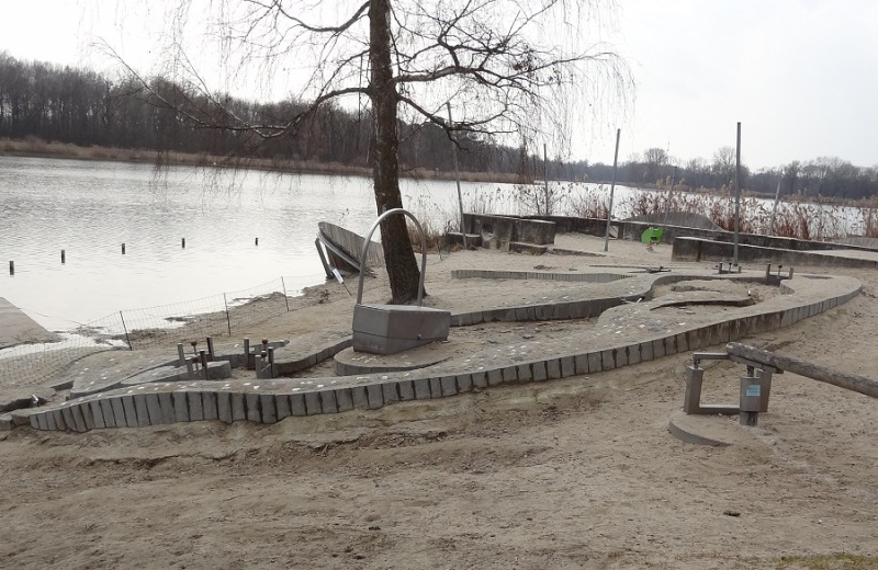 Ingolstadt_Richter_Wasserspielplatz_am_Donauwurm_Stauwehre_Klappen_Wasserweichen-2