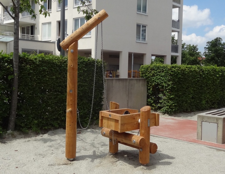 Richter_Spielgeraete_Sandspiel_Schuettkippe_mit_Kran