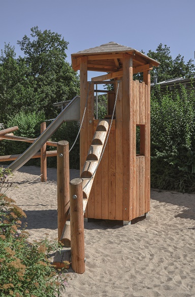 Richter_Spielgeraete_Fuenfeckturm