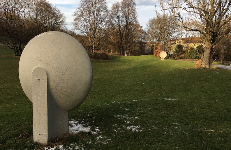 Muenchen_oeffentl_Park_Richter_Parabolspiegel-16