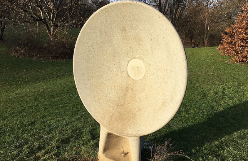 Muenchen_oeffentl_Park_Richter_Parabolspiegel-7