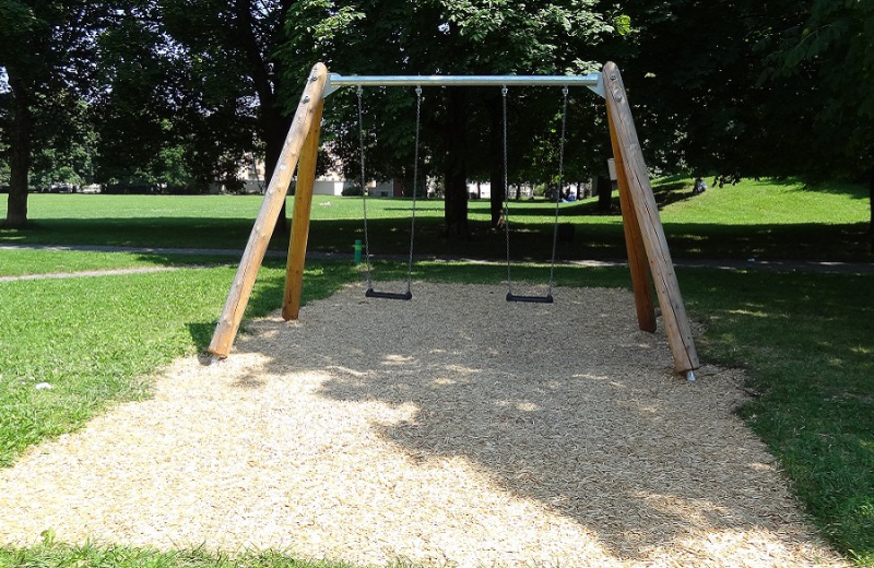 Richter_Spielgeraete_oeffentlicher_Spielplatz_Schaukel