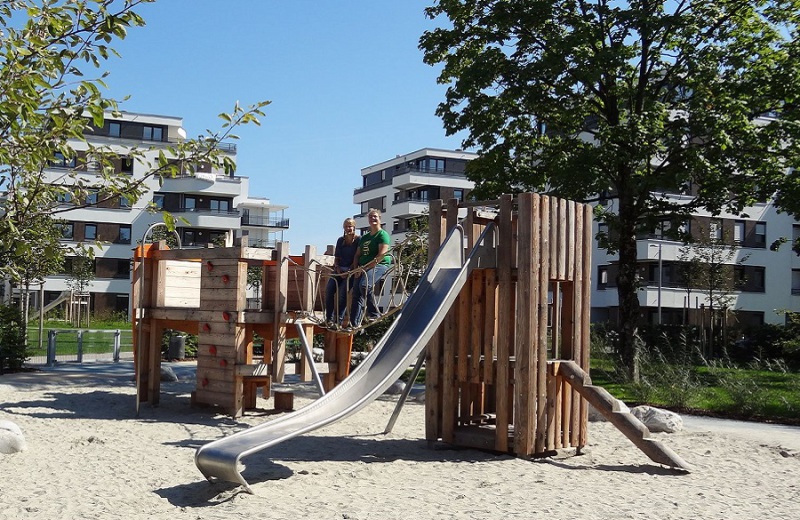 Richter_Spielgeraete_oeffentlicher_Spielplatz_Spielplatzgestaltung_Plattformkombination