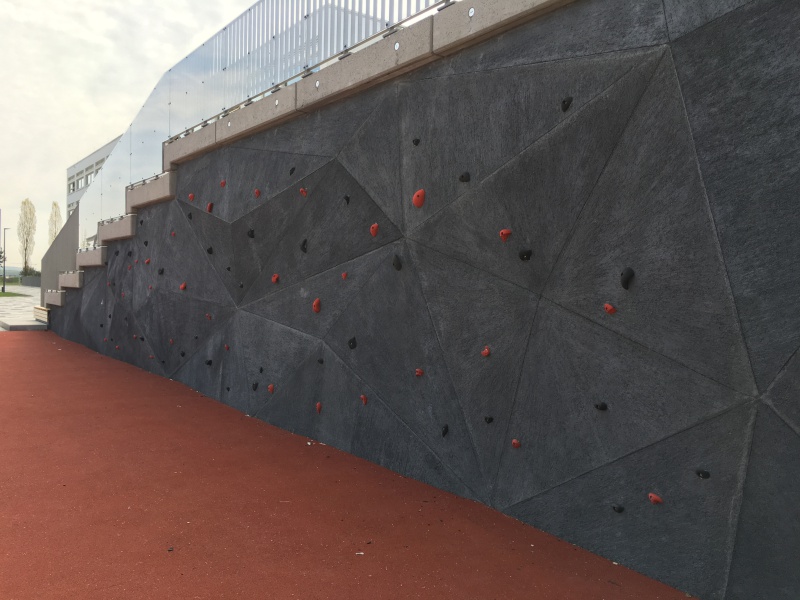 FOS_BOS_Muenchen_polygonale_Kletterwand_x-move-2