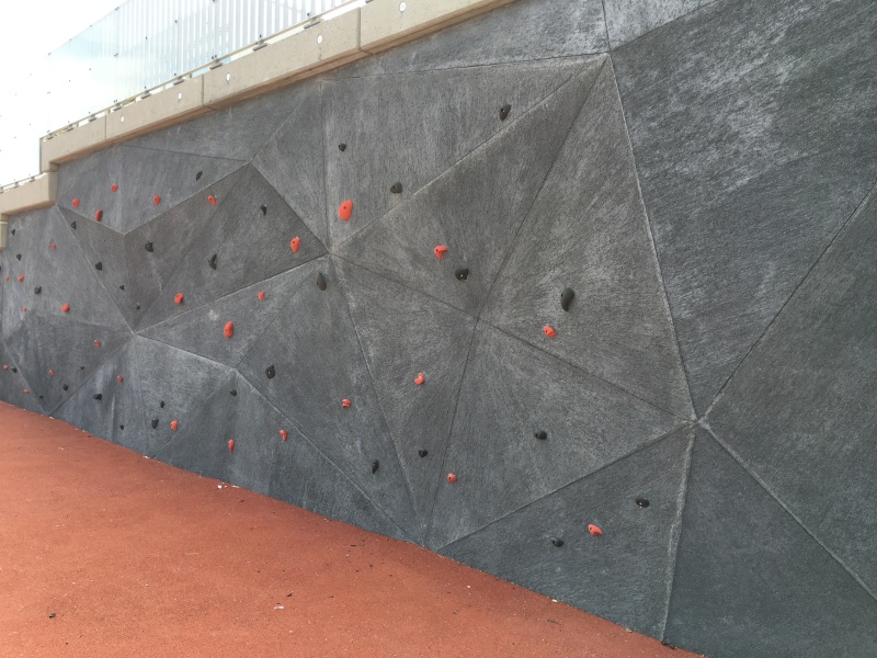 FOS_BOS_Muenchen_polygonale_Kletterwand_x-move-3