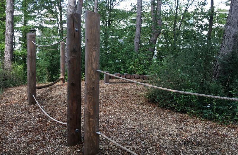 Richter-Spielgeraete_Balancierparcour_Dreieckspodeste-42