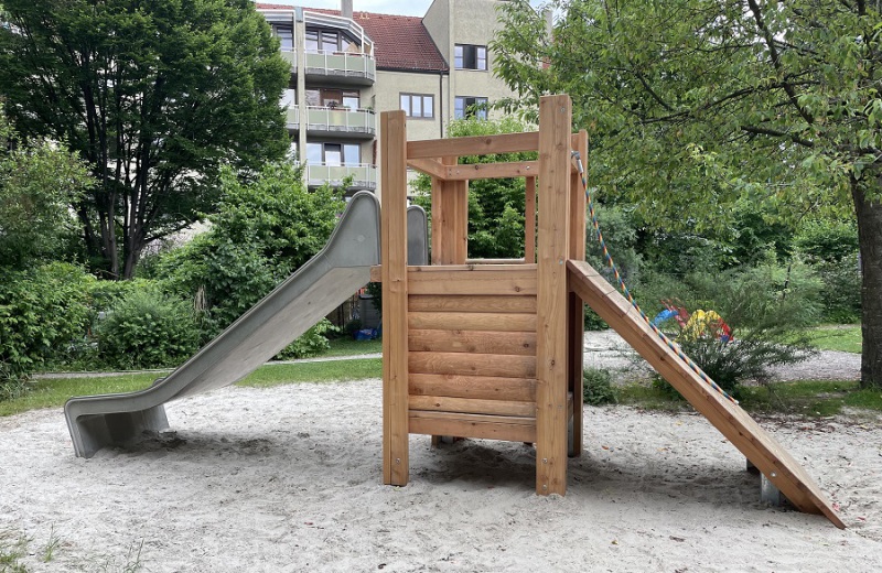Richter_Spielgeraete_Spielplatz_Muenchen_Huettenkombi-2