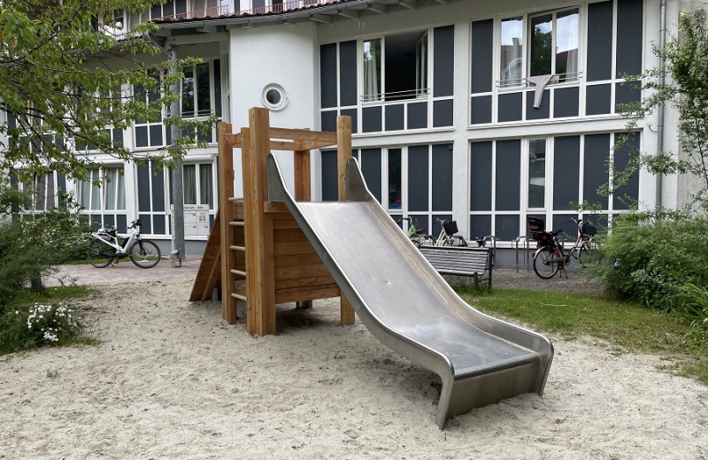 Richter_Spielgeraete_Spielplatz_Muenchen_Huettenkombi-3