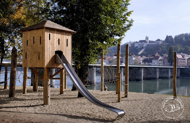 Richter_Baumhaeuser_auf_Spielplaetzen-4