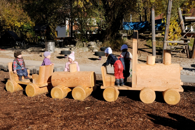 Richter_Spielgeraete_Eisenbahn