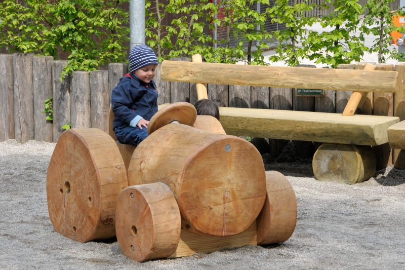 Richter_Spielgeraete_kleiner_Traktor