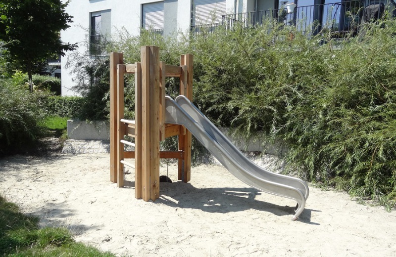 Richter_Spielgeraete_Dreieckshuette_Rutsche_Sandspieleinrichtun
