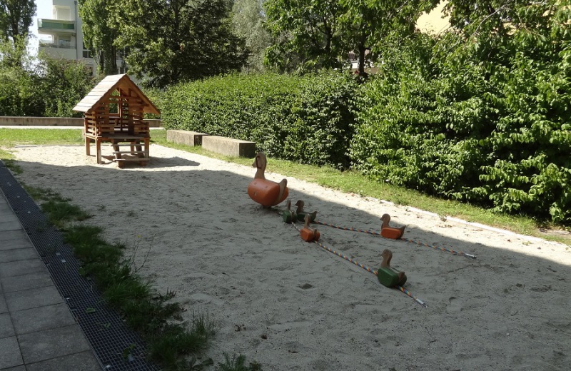Richter_Spielgeraete_Huettenkombination_Spielplaetze_in_wohnnaher_Umgebung
