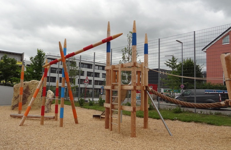 Richter_Spielgeraete_Kita_Plattform_Rutsche-2