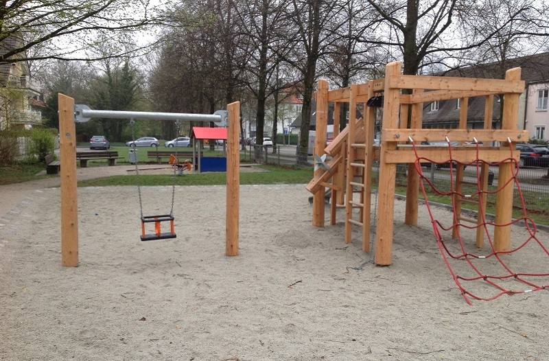 Richter_Spielgeraete_Sandspielbereich_Kleinkindschaukel