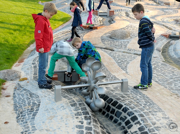 Richter_Spielgeraete_Grosses_Schaufelrad_gepflasterte_Modellierung