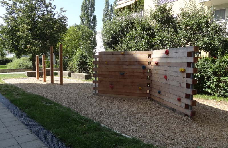 Richter_Spielgeraete_Spielstationen_zur_Sinnesentfaltung_Kletterwelle_Kletterwand-1