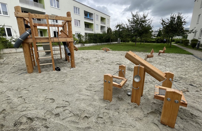 Richter_Spielgeraete_Viereckplattform_Sandwippe_mit_Sandsieben_Muenchen_Riem-3
