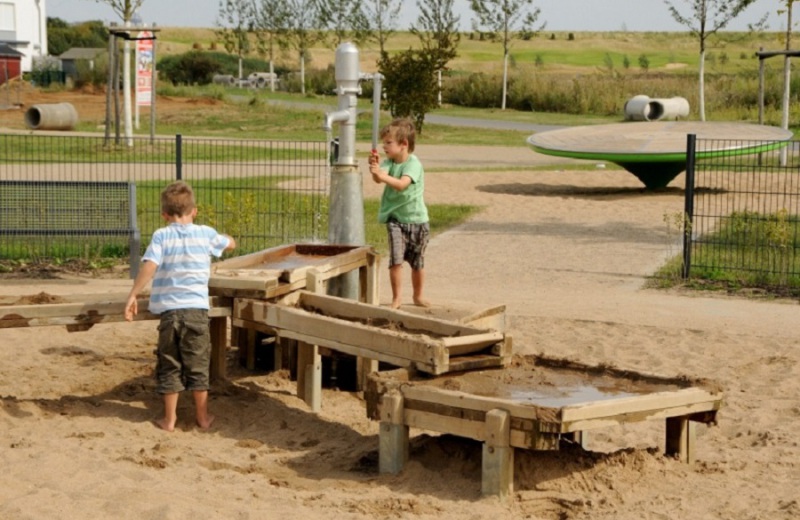 Richter_Spielgeraete_Wasserspielelemente_Holzrinnen_