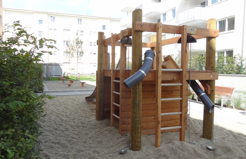 Richter_Spielgeraete_wohnnaher_Spielplatz_Bauwerksgeruest_Sandspieltischen-3