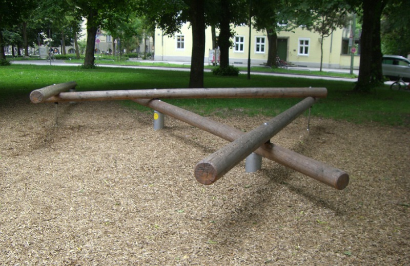 Richter_Stangengestruepp_Mikadowippe_in_Parkanlage-1