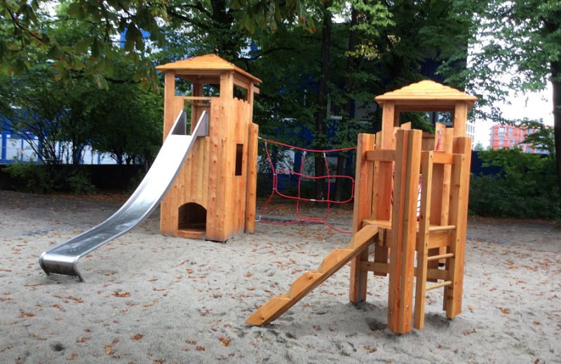 Richter_Turmkombi_Dach_Rutsche_Kletternetz_Seilbruecke_Dreieckshuette-2