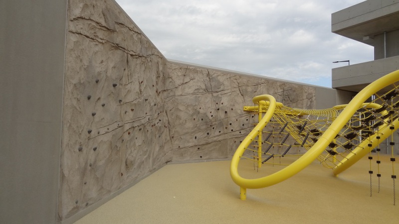 Schulcampus_M-Freiham_Kletterwand_Rutschenhuegel-16