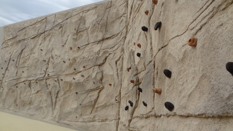 Schulcampus_M-Freiham_Kletterwand_Rutschenhuegel-38