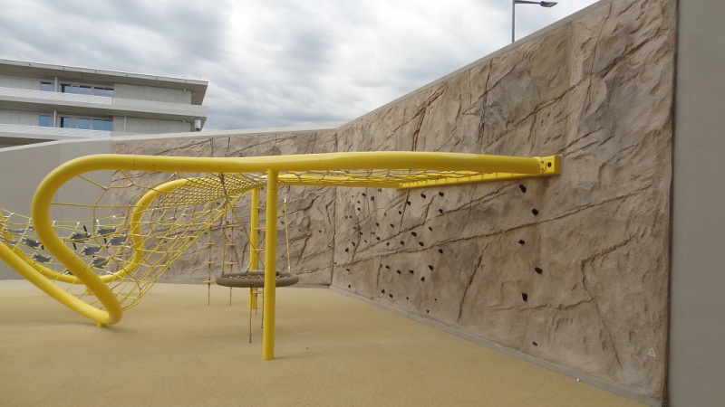 Schulcampus_M-Freiham_Kletterwand_Rutschenhuegel-46