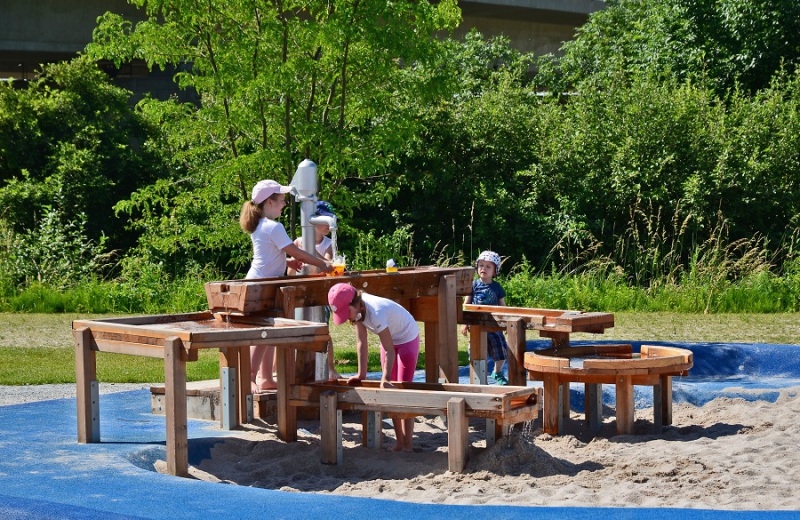 Richter_Spielgeraete_Wasserspielelemente_Holzrinnen