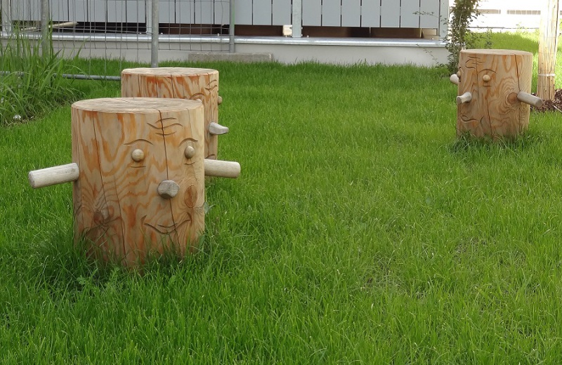 Richter_Spielgeraete_Sitzholz_wohnnaher_Spielplatz