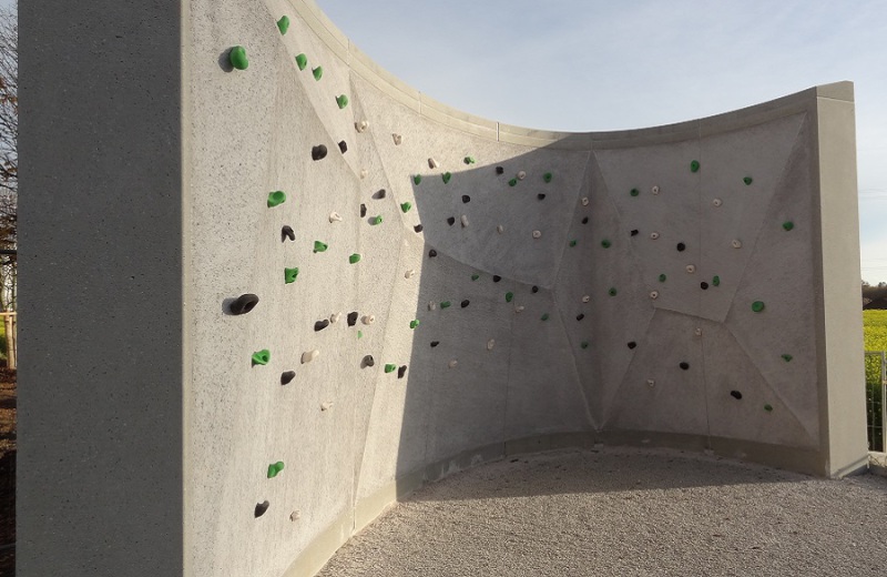 x-move_Polygonalkletterwand_Unterfoehring_Grundschule